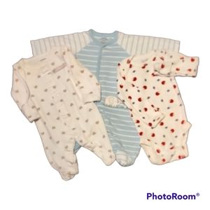 Lot of 3 Newborn clothing